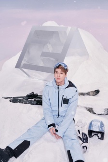 Wang Jiaer's winter skiing atmosphere mobile wallpaper