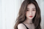 Yu Shuxin's charming and sexy photo in a heart-shaped hollow dress