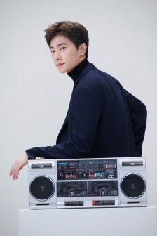 Yang Yang's modern and handsome photos