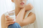 Sexy photo of a beautiful girl with round head and exposed shoulders