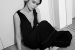 Fu Jing's charming and sexy photo of deep V jumpsuit