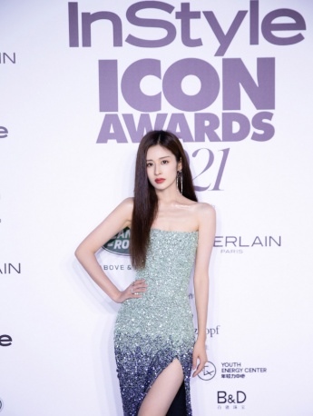 Yinger sexy photo pictures of high slit dress