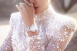 Li Bingbing's charming and sexy photo in sparkling diamond dress