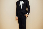 Lee Seung-hyun looks handsome in black suit, gentleman's photo