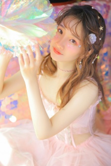 清新脱俗的美女模特甜美居家写真