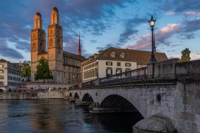 瑞士苏黎世大教堂图片桌面壁纸