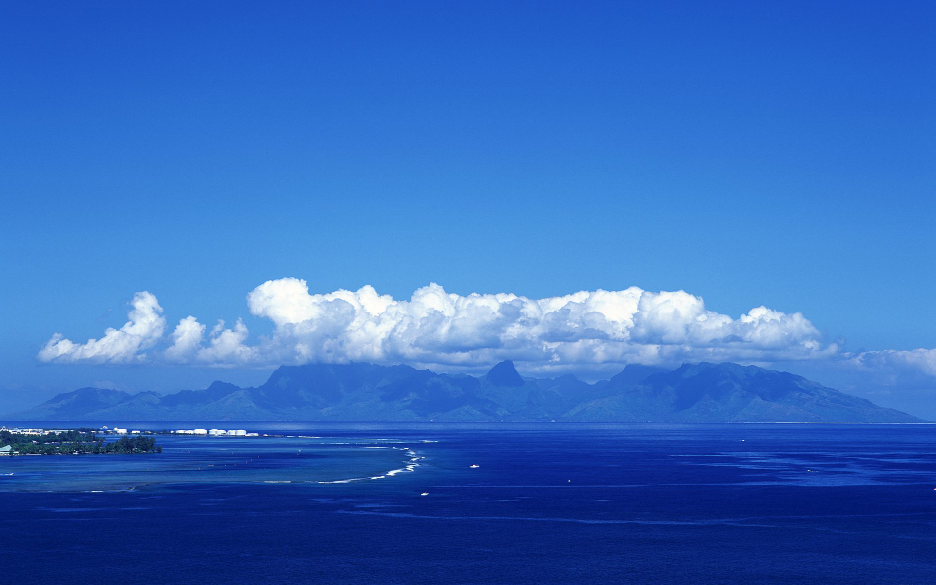 从Moorea的塔希提岛视图。法属玻里尼西亚 库存照片. 图片 包括有 热带, 礁石, 云彩, 海洋, 背风 - 35505940