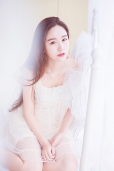 蕾丝美女唯美动人性感私房写真