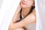 吊带衫美女俏皮马尾辫可爱写真
