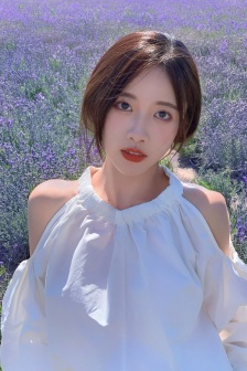 Life photos of beautiful anchor Riwo Yunyun