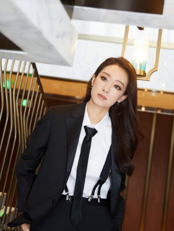 张小斐烟熏妆魅力性感写真