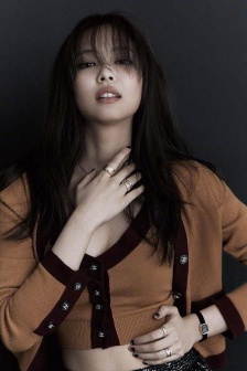 Kim Zhini’s glamorous style sexy magazine photo