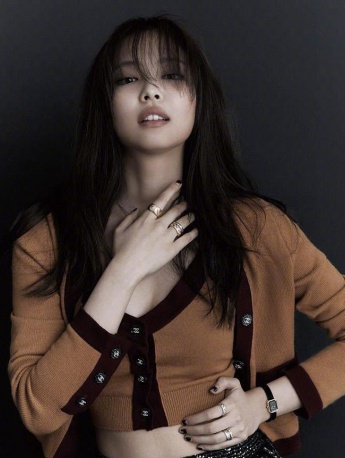 金智妮魅力格调性感杂志写真