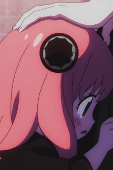 Spy house Aniya's head was touched