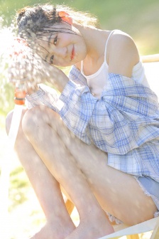 性感初恋少女户外湿身诱惑写真
