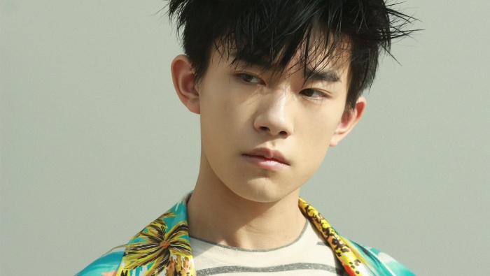 Yi Yang Qianxi's trendy and handsome photo pictures wallpaper