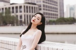 Song Yi's sexy photo in pure white dress