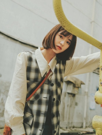 Shen Yue's childhood fun spring outing photo blockbuster