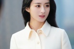 Zhao Liying's intellectual and sexy photo in milk white suit