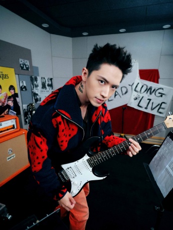 许魏洲时尚穿搭帅气写真