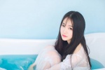 Temperamental long-haired beauty wet and seductive photo in bathtub