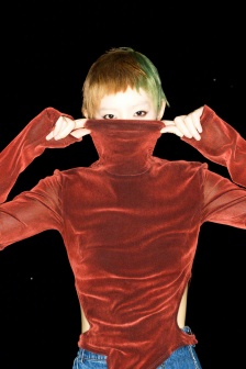 李斯丹妮双色超短发时尚写真