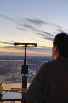 很酷又很有个性的男生背影头像