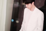 Wang Yibo's refreshing and handsome photo in white suit