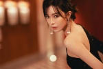 Wen Yongshan's charming and sexy photo pictures in high-cut skirt