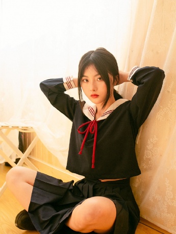 日系海军制服美女性感私房写真