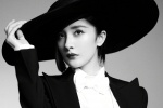 Yang Mi elegant and sexy photo pictures in all black suit