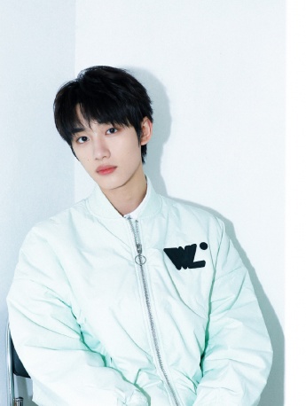 Ding Chengxin's refreshing and handsome photo pictures