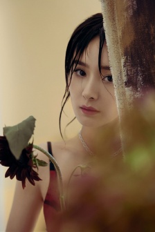 杨幂油画风魅力性感杂志写真