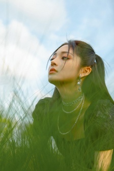 周洁琼清新唯美手机壁纸