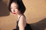 周雨彤热辣红唇性感沙漠写真