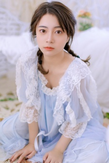 蕾丝美女居家美艳性感写真