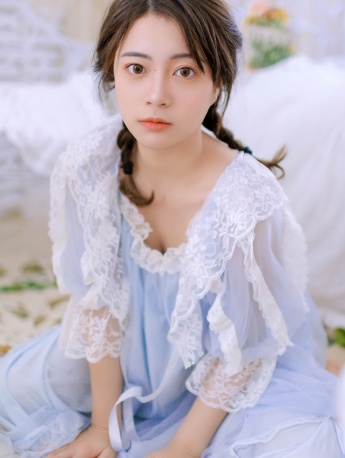 蕾絲美女居家美艷性感寫真