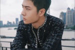 Wang Yibo handsome photo in black sequin embroidered jacket