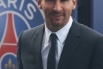 Messi joins Paris team pictures