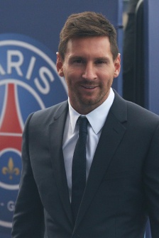 Messi joins Paris team pictures