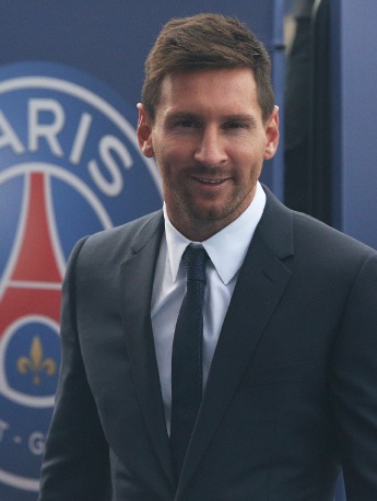 Messi joins Paris team pictures