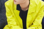 Huang Minghao's handsome event photos in bright yellow top