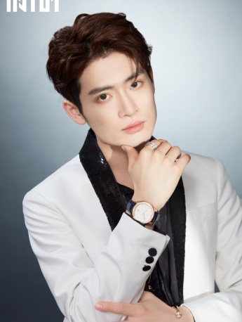 INTO1力丸帅气活动照图片