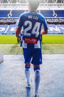 武磊足球運動員手機壁紙