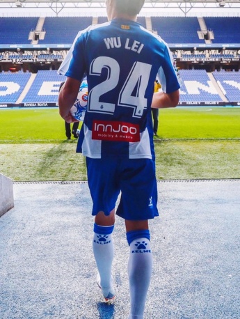 武磊足球運動員手機壁紙