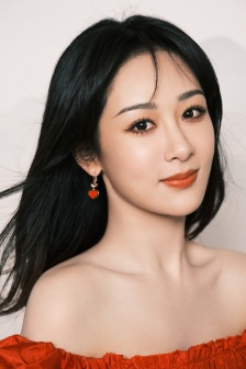 Sexy photo of Yang's purple one-shoulder dress