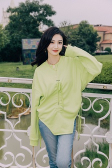 Jing Tianguo green sweatshirt fresh and sweet photo pictures