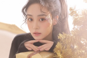 小姐姐甜美清新写真桌面壁纸