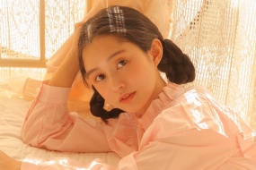 清新美女甜美写真桌面壁纸