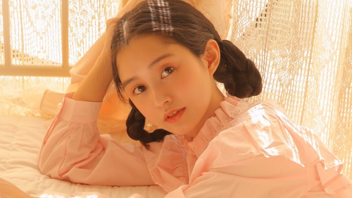 清新美女甜美寫真桌麵壁紙